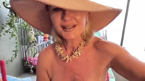 Gl1tter Barbie online show from January 2025 12:52:01 PM