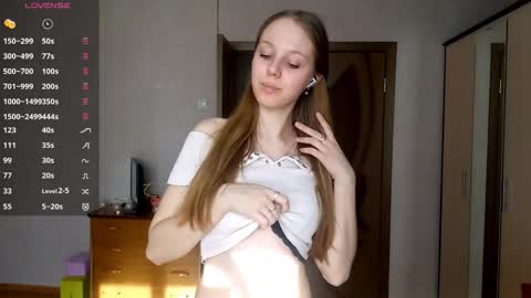 Snapshot of gladissoter chatting on February 2026 07:16:02 AM Violetta online show from February 2026 07:16:02 AM