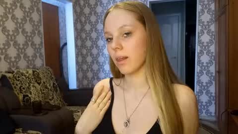 Snapshot of gladissoter chatting on February 2026 07:37:01 AM Violetta online show from February 2026 07:37:01 AM