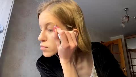 gladyswigg online show from April 2026 09:05:01 AM