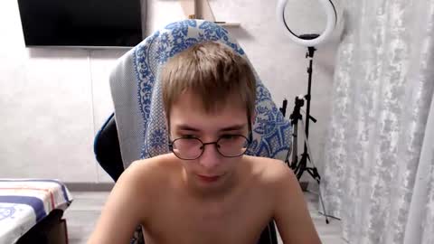 Snapshot of glasses_cat chatting on March 2026 07:35:01 PM Eugene and Damian online show from March 2026 07:35:01 PM