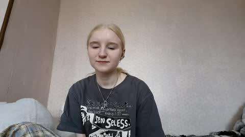 Snapshot of glennabeem chatting on April 2026 07:09:01 AM Laura online show from April 2026 07:09:01 AM