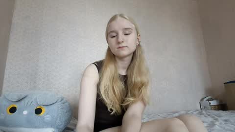 Snapshot of glennabeem chatting on April 2026 09:09:01 AM Laura online show from April 2026 09:09:01 AM