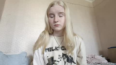 Snapshot of glennabeem chatting on April 2026 09:32:01 AM Laura online show from April 2026 09:32:01 AM