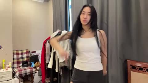 Mia online show from April 2026 11:18:02 AM