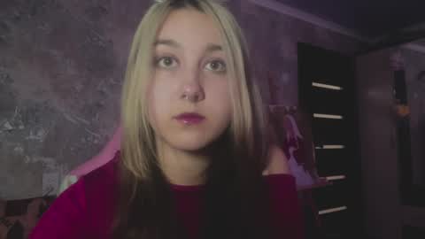 Snapshot of glenniekinney chatting on April 2026 01:06:02 PM Kelly online show from April 2026 01:06:02 PM