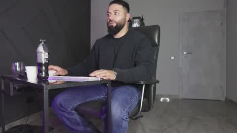 Matthew .. for short call me Matt online show from October 2025 07:25:01 PM