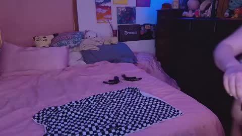 Snapshot of glitchwitch chatting on February 2025 09:29:01 PM Glitch online show from February 2025 09:29:01 PM