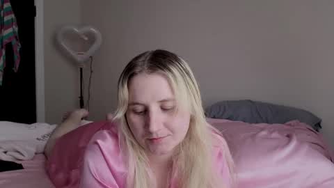 Snapshot of glitchwitch chatting on September 2025 02:50:02 PM Glitch online show from September 2025 02:50:02 PM