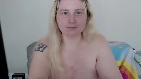 Snapshot of glitchwitch chatting on September 2025 05:57:01 PM Glitch online show from September 2025 05:57:01 PM