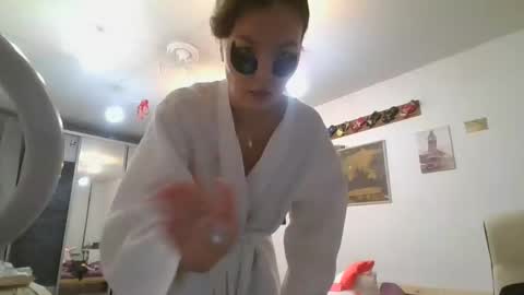 glitter_doll online show from January 2025 12:26:01 PM