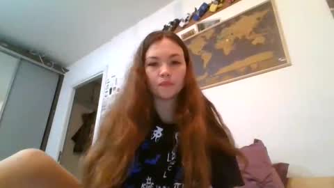 glitter_doll online show from February 2025 08:45:01 PM