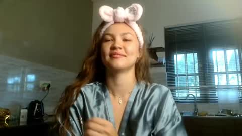 glitter_doll online show from October 2025 08:11:02 AM