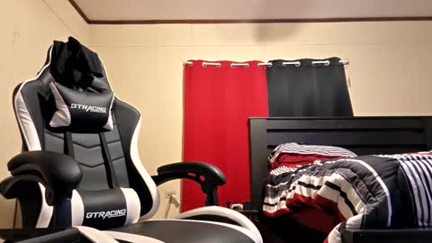 glomightyj online show from April 2026 11:02:01 PM