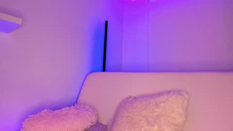 Mimi online show from December 2024 09:31:01 PM