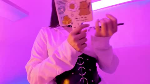 Mimi online show from September 2025 05:05:02 PM