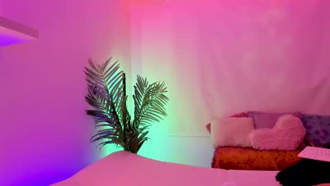 Mimi online show from October 2025 06:09:01 PM