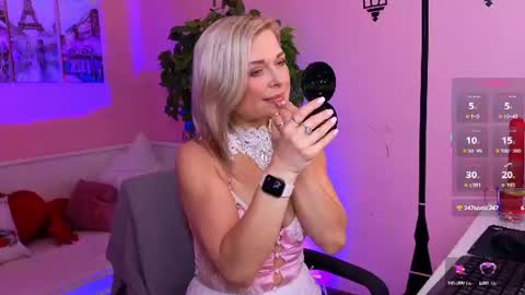 Snapshot of gloria_lovely chatting on July 2026 11:01:02 AM Gloria online show from July 2026 11:01:02 AM