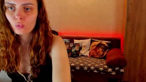 Snapshot of gloria_wood chatting on December 2024 09:22:01 PM Gloria Wood online show from December 2024 09:22:01 PM