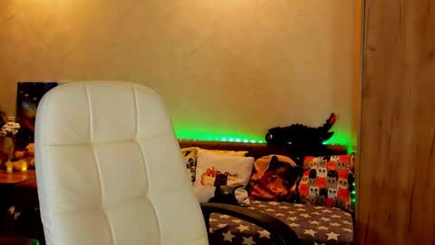 Snapshot of gloria_wood chatting on December 2024 10:04:02 PM Gloria Wood online show from December 2024 10:04:02 PM