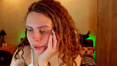 Snapshot of gloria_wood chatting on December 2024 04:28:01 PM Gloria Wood online show from December 2024 04:28:01 PM