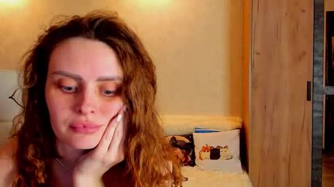 Snapshot of gloria_wood chatting on February 2025 08:20:02 PM Gloria Wood online show from February 2025 08:20:02 PM