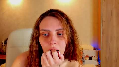 Snapshot of gloria_wood chatting on February 2025 09:05:02 PM Gloria Wood online show from February 2025 09:05:02 PM