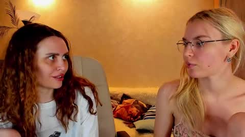 Snapshot of gloria_wood chatting on March 2025 06:44:02 PM Gloria Wood online show from March 2025 06:44:02 PM