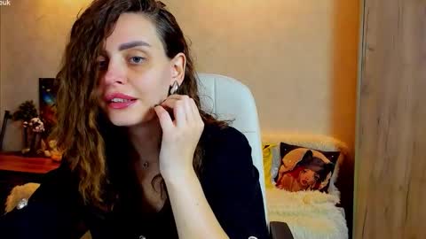 Snapshot of gloria_wood chatting on October 2025 06:20:02 PM Gloria Wood online show from October 2025 06:20:02 PM