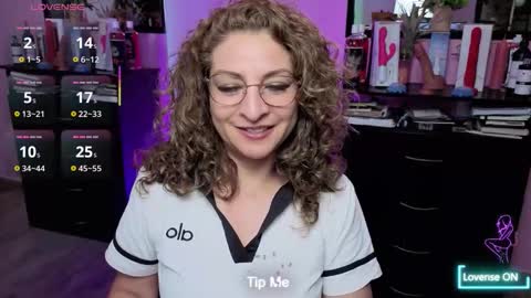 Snapshot of gloriacrespo chatting on October 2025 07:43:01 PM gloriacrespo online show from October 2025 07:43:01 PM