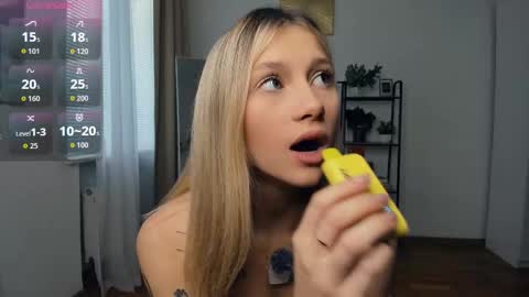 Snapshot of glossybabe_ chatting on October 2025 07:38:02 AM Cherry online show from October 2025 07:38:02 AM