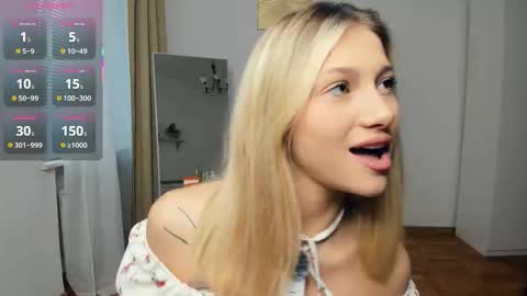 Snapshot of glossybabe_ chatting on October 2025 07:38:01 AM Cherry online show from October 2025 07:38:01 AM