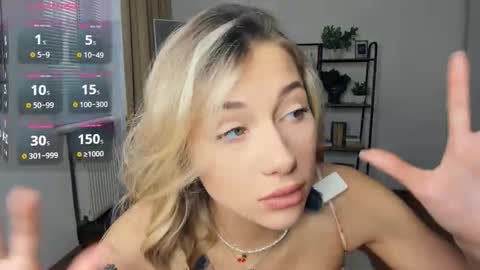 Snapshot of glossybabe_ chatting on October 2025 07:20:02 AM Cherry online show from October 2025 07:20:02 AM