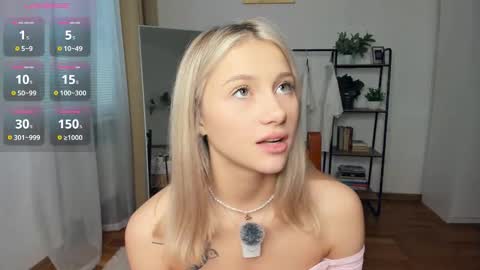 Snapshot of glossybabe_ chatting on November 2025 07:50:01 AM Cherry online show from November 2025 07:50:01 AM