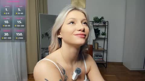 Snapshot of glossybabe_ chatting on December 2025 07:24:01 AM Cherry online show from December 2025 07:24:01 AM