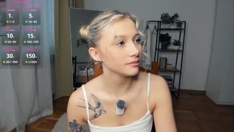 Snapshot of glossybabe_ chatting on December 2025 07:58:02 AM Cherry online show from December 2025 07:58:02 AM