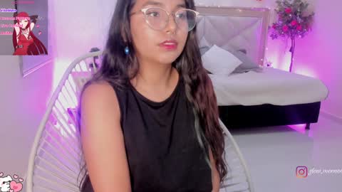 Moon Nicoll  online show from January 2025 06:48:02 AM