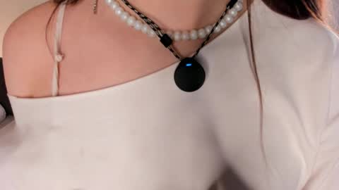 Snapshot of glowia chatting on April 2026 08:23:01 AM Sara online show from April 2026 08:23:01 AM