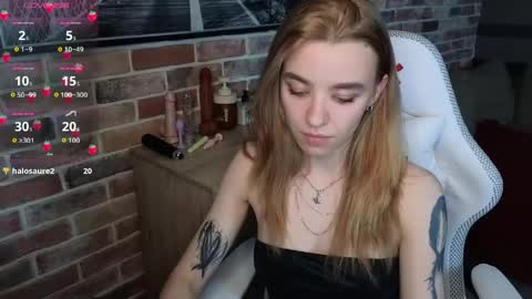 Snapshot of glowingsiren chatting on April 2026 01:08:01 AM Eva 3 online show from April 2026 01:08:01 AM