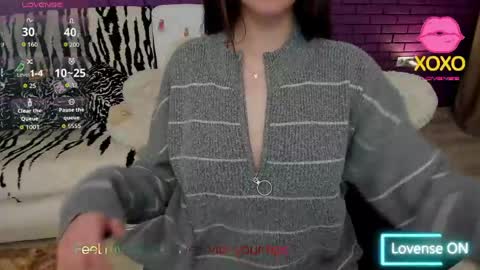 Snapshot of glowmimi chatting on April 2026 04:45:01 PM Mia online show from April 2026 04:45:01 PM