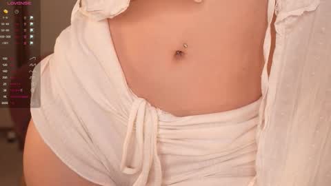 Snapshot of glowwww_ chatting on October 2025 03:47:02 PM Eloise  online show from October 2025 03:47:02 PM