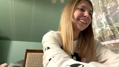 Snapshot of glyndabrierre chatting on April 2026 04:23:01 PM glyndabrierre online show from April 2026 04:23:01 PM