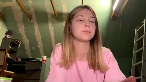 Snapshot of glyndabrierre chatting on April 2026 05:20:02 PM glyndabrierre online show from April 2026 05:20:02 PM