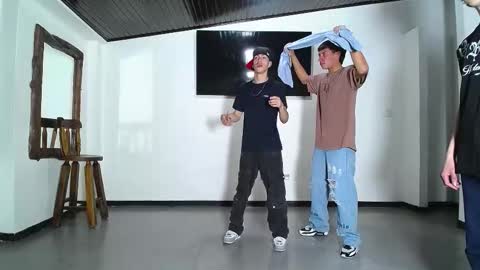 THOMAS AND DAMIAND online show from October 2025 06:37:01 PM