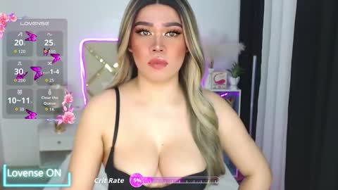 Snapshot of goddess_lykafox chatting on April 2026 01:14:01 AM Lyka Fox online show from April 2026 01:14:01 AM