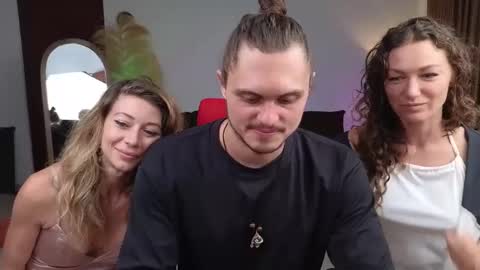 Snapshot of goddess_marylin chatting on December 2024 02:31:02 AM   330 UTC2 girls   online show from December 2024 02:31:02 AM