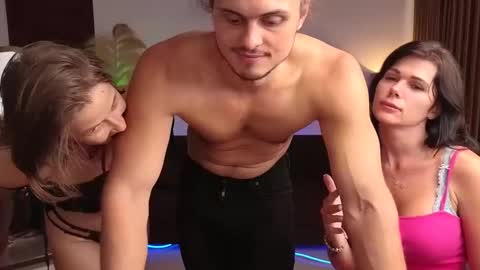 Snapshot of goddess_marylin chatting on December 2024 06:21:01 AM   330 UTC2 girls   online show from December 2024 06:21:01 AM