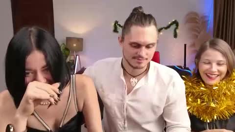 Snapshot of goddess_marylin chatting on December 2024 03:38:02 AM   330 UTC2 girls   online show from December 2024 03:38:02 AM