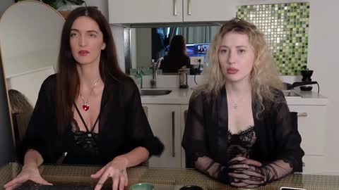 Snapshot of goddess_marylin chatting on January 2025 03:37:01 AM   330 UTC2 girls   online show from January 2025 03:37:01 AM