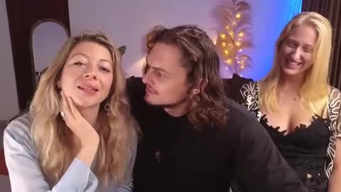 Snapshot of goddess_marylin chatting on January 2025 02:37:02 AM   330 UTC2 girls   online show from January 2025 02:37:02 AM